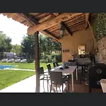 White Tree Jara - Casa Rural Para Grupos Con Piscina En Zamora Holiday home